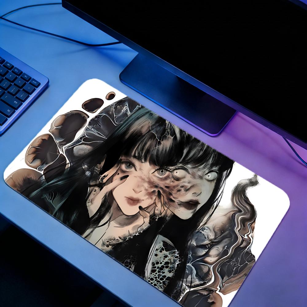 Gaming Mouse Pad JJunji Ito Co - Desk Setup With Laptop 리뷰 및 가격